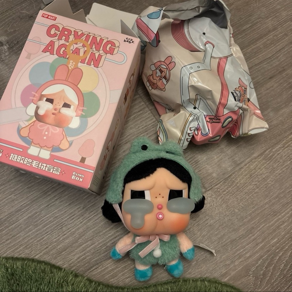 Popmart crybaby crying again pendant